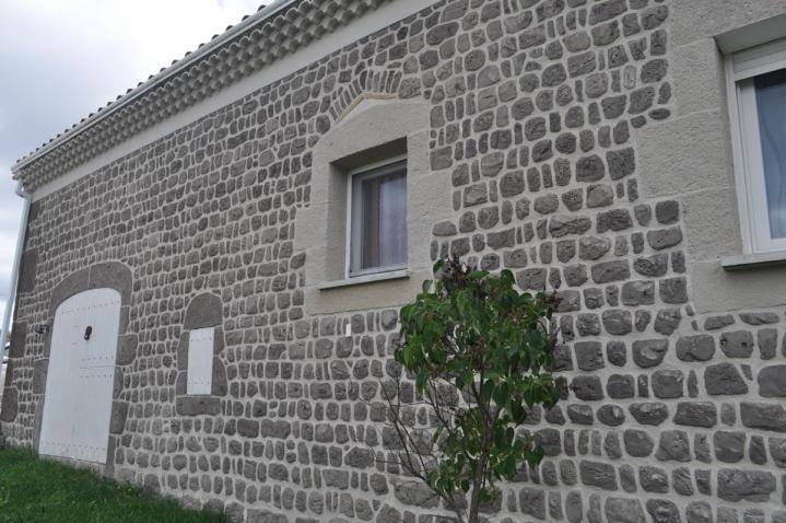 Parement fausse pierre Haute-Loire